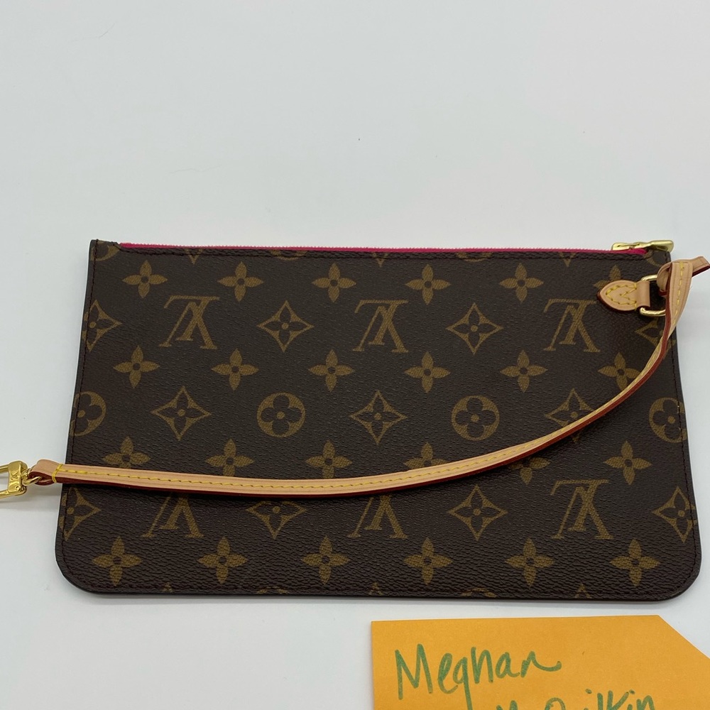 ❌sold❌ Louis Vuitton Neverfull MM pouch